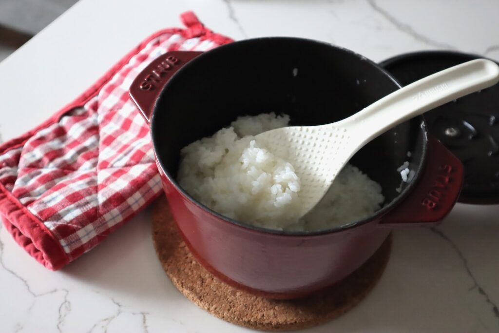 How to cook rice in a pot