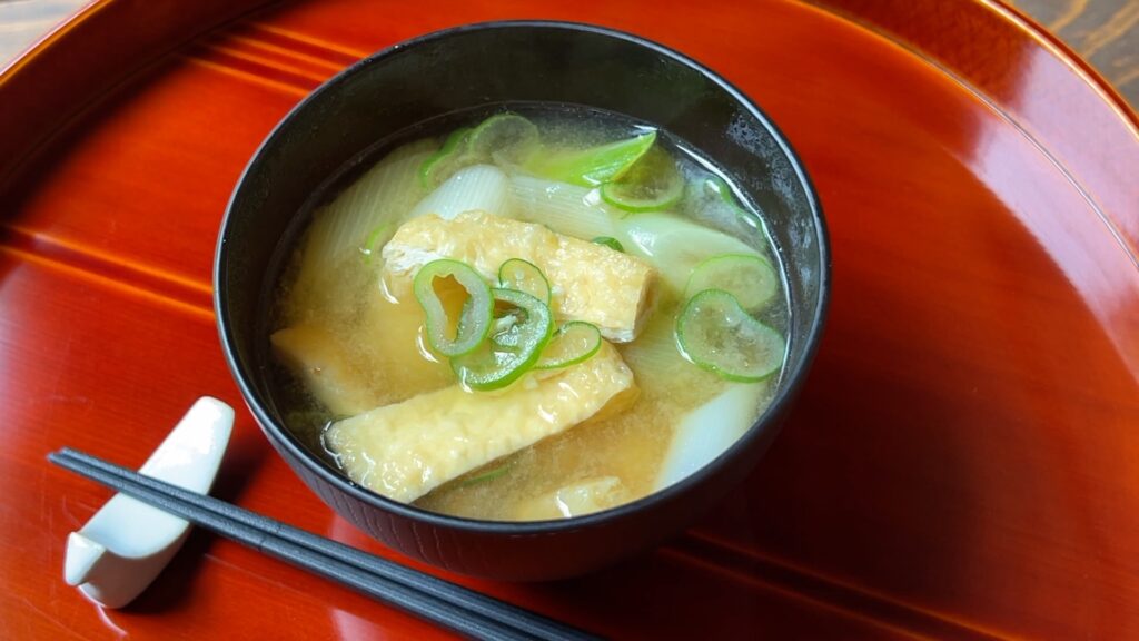 miso soup with white onion and aburaage